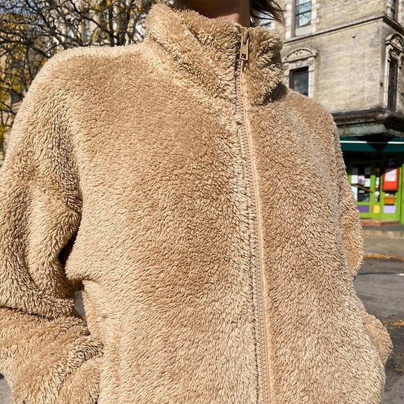 SUNDAY BEST teddy sweater from ARITZIA - Picture 4 of 7